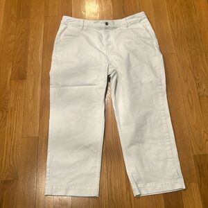 Liz Claiborne women’s straight leg ankle white mid-Rise jeans size 16. .